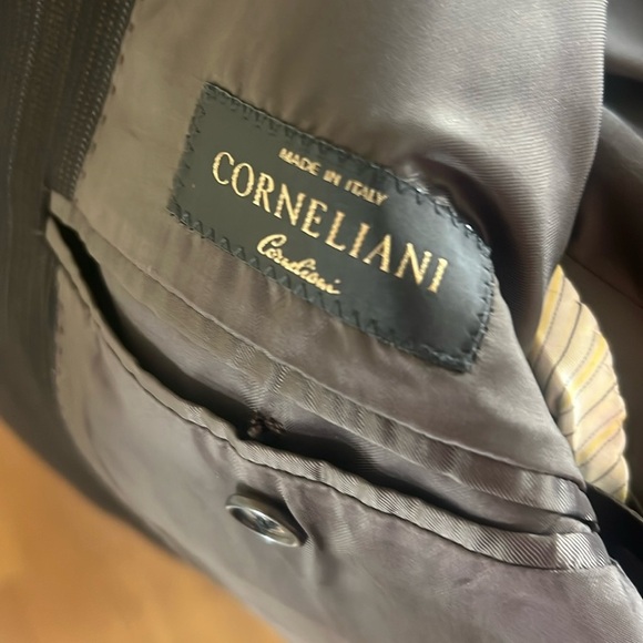Corneliani men’s suit Italian made perfect condition. Black pin stripe - Picture 6 of 16